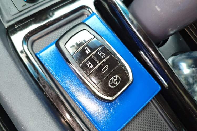 Used Toyota Vellfire 2021 Crown Dual-Engine 2.5L HV Luxury Edition Vehicle Key