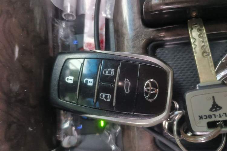 Used Toyota Vellfire 2021 Crown Dual-Engine 2.5L HV Prestige Edition Vehicle Key