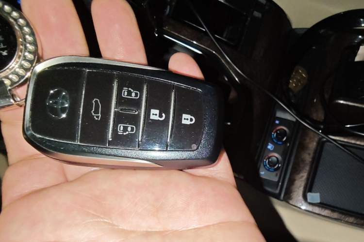 Used Toyota Vellfire 2021 Crown Dual-Engine 2.5L HV Prestige Edition Vehicle Key