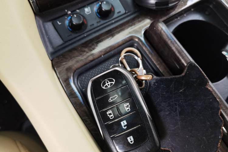 Used Toyota Vellfire 2021 Crown Dual-Engine 2.5L HV Supreme Edition Vehicle Key