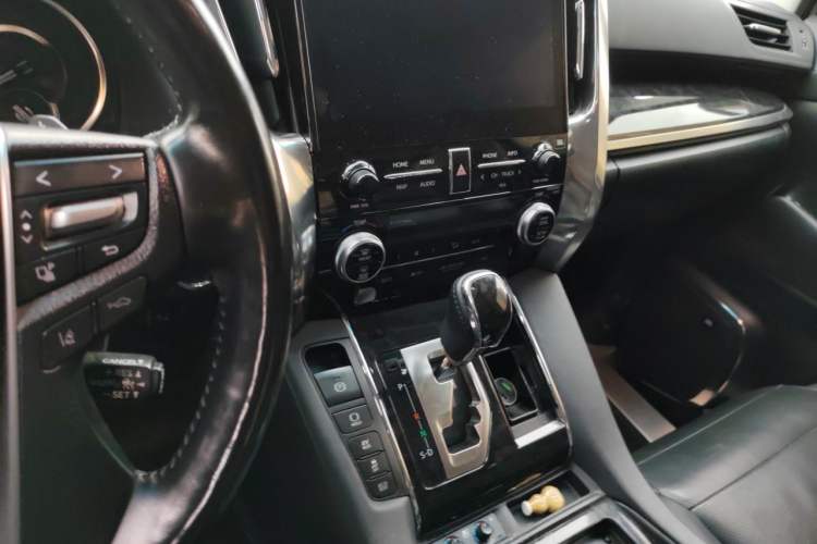 Used Toyota Vellfire 2021 Crown Dual-Engine 2.5L HV Luxury Edition Audio And AC Panel