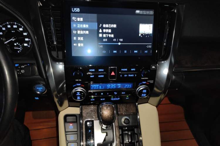 Used Toyota Vellfire 2021 Crown Dual-Engine 2.5L HV Prestige Edition Audio And AC Panel