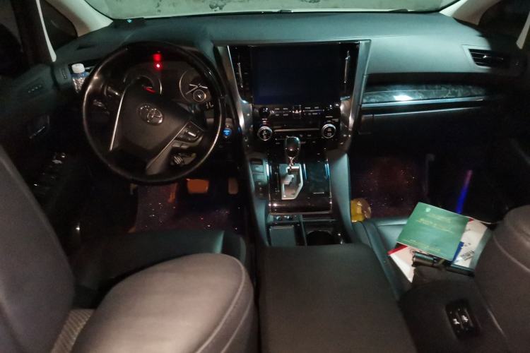Used Toyota Vellfire 2021 Crown Dual-Engine 2.5L HV Luxury Edition Center Console