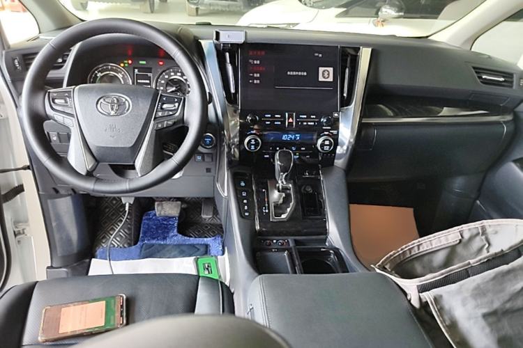Used Toyota Vellfire 2021 Crown Dual-Engine 2.5L HV Luxury Edition Center Console