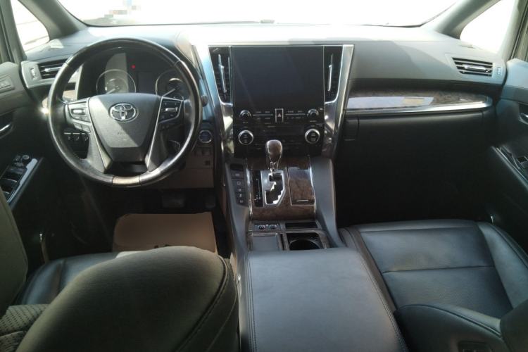 Used Toyota Vellfire 2021 Crown Dual-Engine 2.5L HV Prestige Edition Center Console