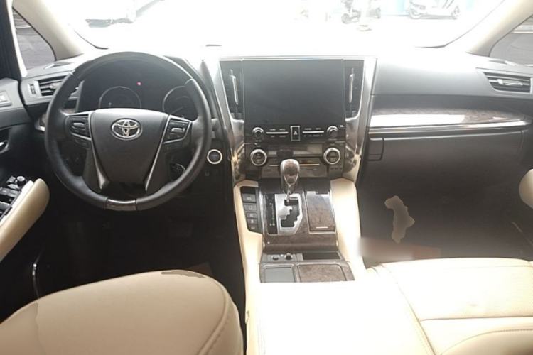 Used Toyota Vellfire 2021 Crown Dual-Engine 2.5L HV Supreme Edition Center Console