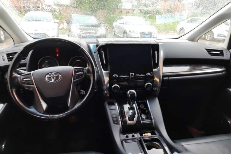 Used Toyota Vellfire 2021 Crown Dual-Engine 2.5L HV Luxury Edition Center Console