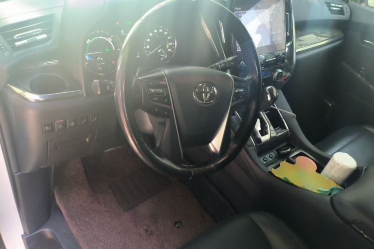 Used Toyota Vellfire 2021 Crown Dual-Engine 2.5L HV Luxury Edition Center Console