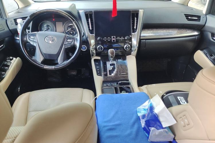 Used Toyota Vellfire 2021 Crown Dual-Engine 2.5L HV Prestige Edition Center Console