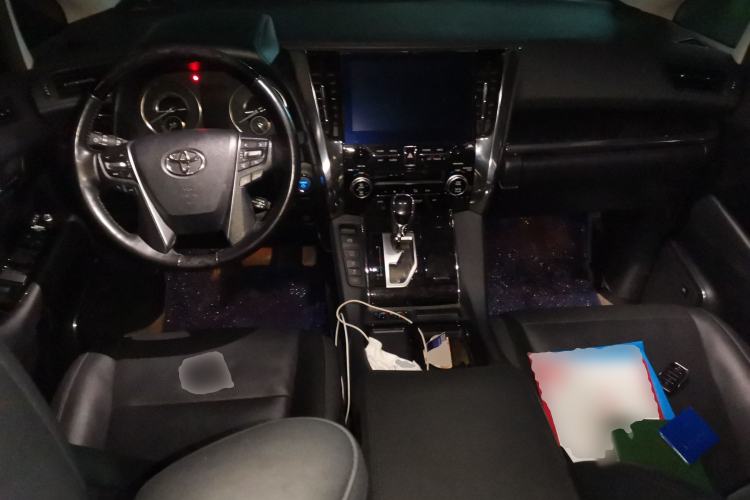Used Toyota Vellfire 2021 Crown Dual-Engine 2.5L HV Luxury Edition Center Console