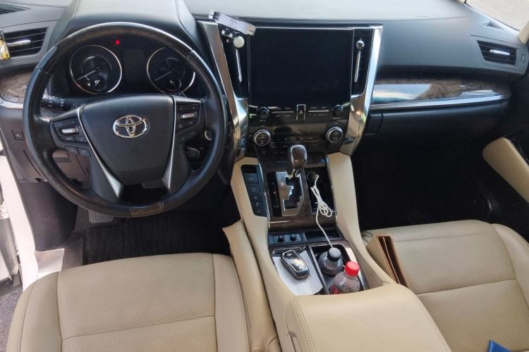 Used Toyota Vellfire 2021 Crown Dual-Engine 2.5L HV Supreme Edition Center Console