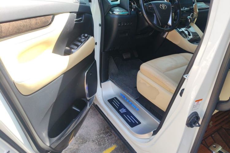 Used Toyota Vellfire 2021 Crown Dual-Engine 2.5L HV Supreme Edition Driver Seat