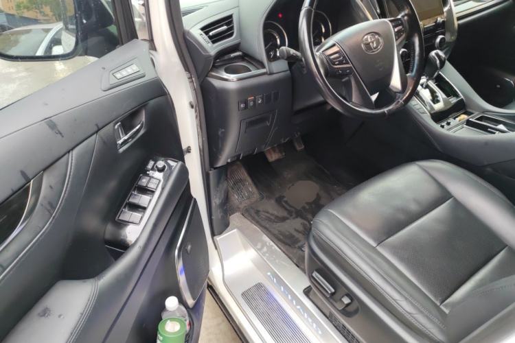 Used Toyota Vellfire 2021 Crown Dual-Engine 2.5L HV Luxury Edition Driver Seat