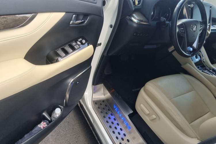 Used Toyota Vellfire 2021 Crown Dual-Engine 2.5L HV Supreme Edition Driver Seat