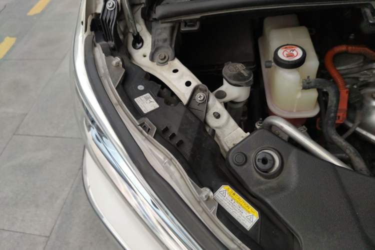 Used Toyota Vellfire 2021 Crown Dual-Engine 2.5L HV Supreme Edition Engine Bay Right