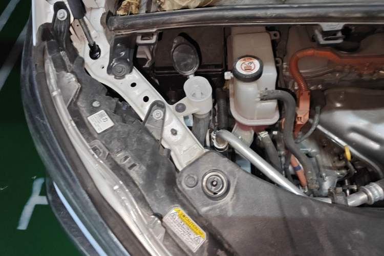 Used Toyota Vellfire 2021 Crown Dual-Engine 2.5L HV Prestige Edition Engine Bay Right