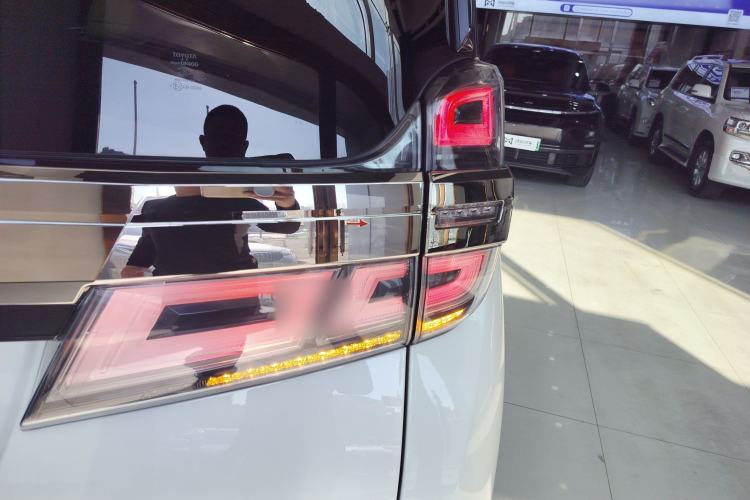 Used Toyota Vellfire 2021 Crown Dual-Engine 2.5L HV Prestige Edition Exterior 3