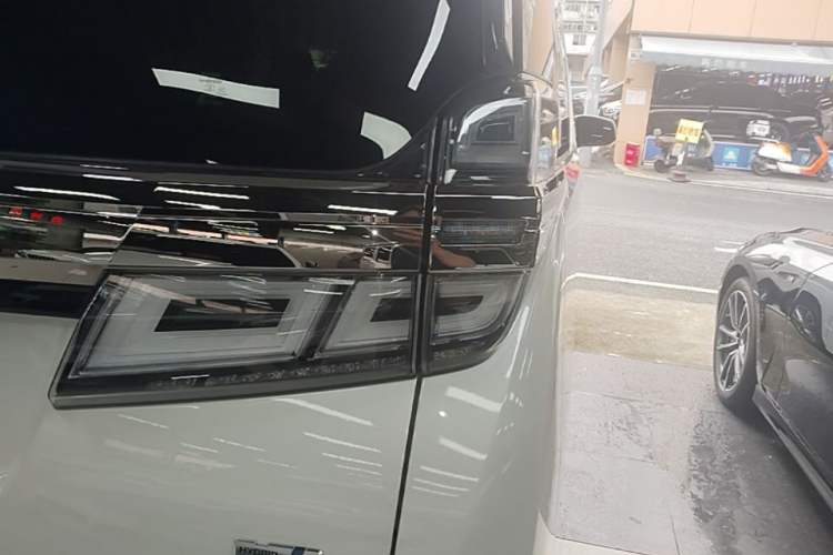 Used Toyota Vellfire 2021 Crown Dual-Engine 2.5L HV Supreme Edition Exterior 3