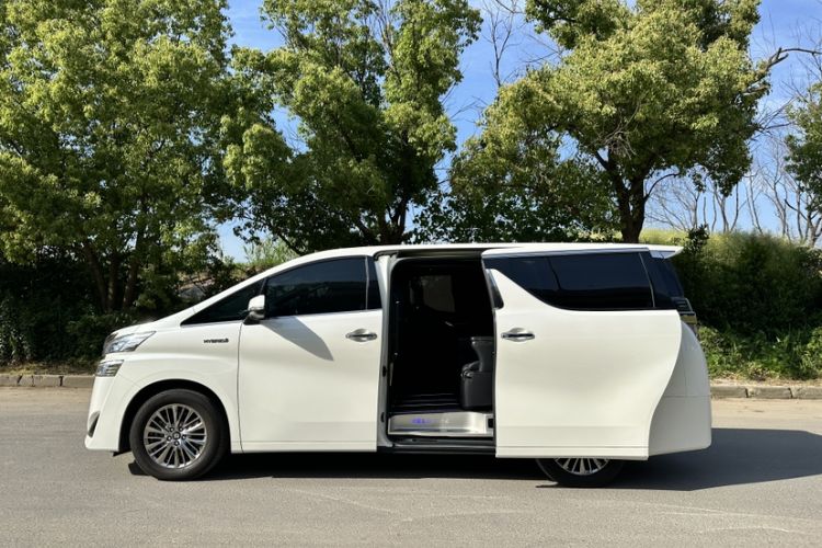 Used Toyota Vellfire 2021 Crown Dual-Engine 2.5L HV Prestige Edition Exterior 3