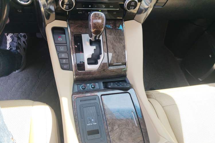 Used Toyota Vellfire 2021 Crown Dual-Engine 2.5L HV Supreme Edition Gear Lever