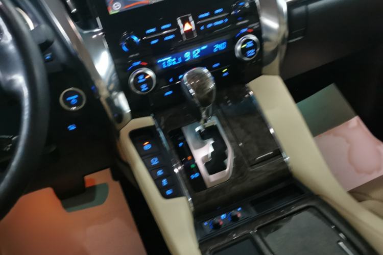 Used Toyota Vellfire 2021 Crown Dual-Engine 2.5L HV Supreme Edition Gear Lever