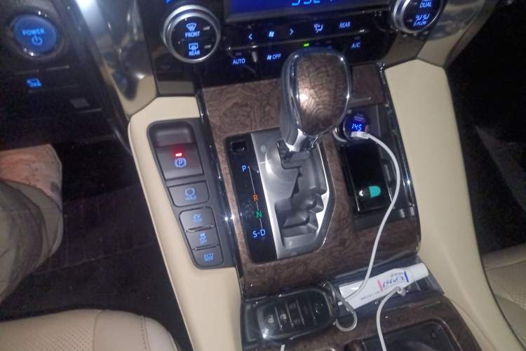 Used Toyota Vellfire 2021 Crown Dual-Engine 2.5L HV Prestige Edition Gear Lever