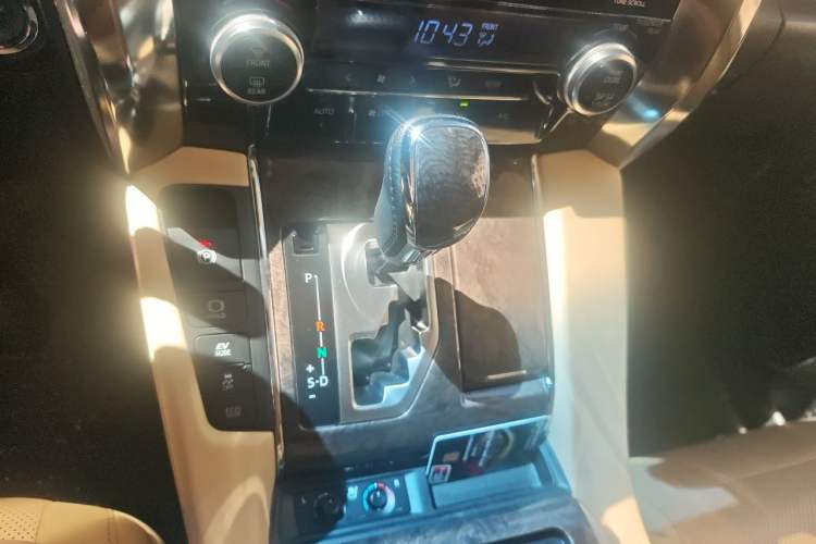 Used Toyota Vellfire 2021 Crown Dual-Engine 2.5L HV Supreme Edition Gear Lever