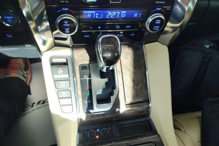 Used Toyota Vellfire 2021 Crown Dual-Engine 2.5L HV Prestige Edition Gear Lever