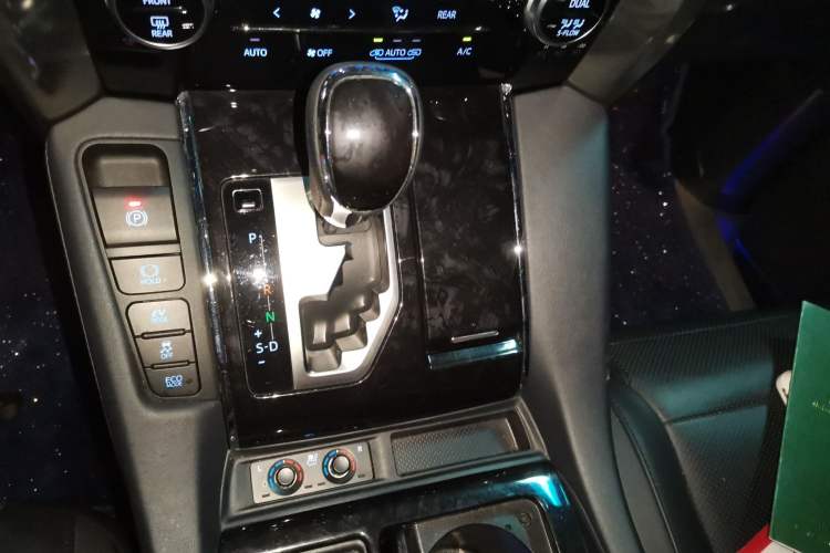 Used Toyota Vellfire 2021 Crown Dual-Engine 2.5L HV Luxury Edition Gear Lever