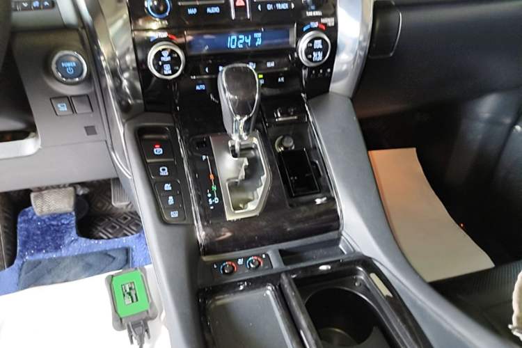 Used Toyota Vellfire 2021 Crown Dual-Engine 2.5L HV Luxury Edition Gear Lever