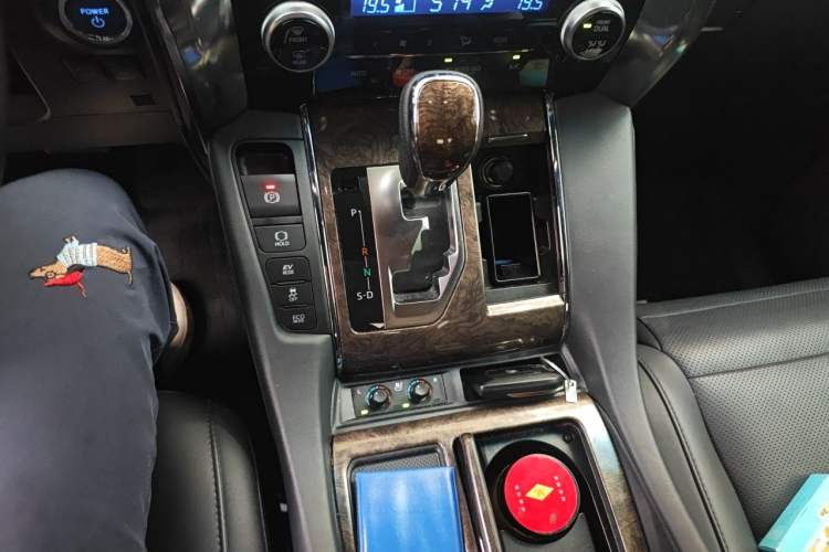 Used Toyota Vellfire 2021 Crown Dual-Engine 2.5L HV Supreme Edition Gear Lever
