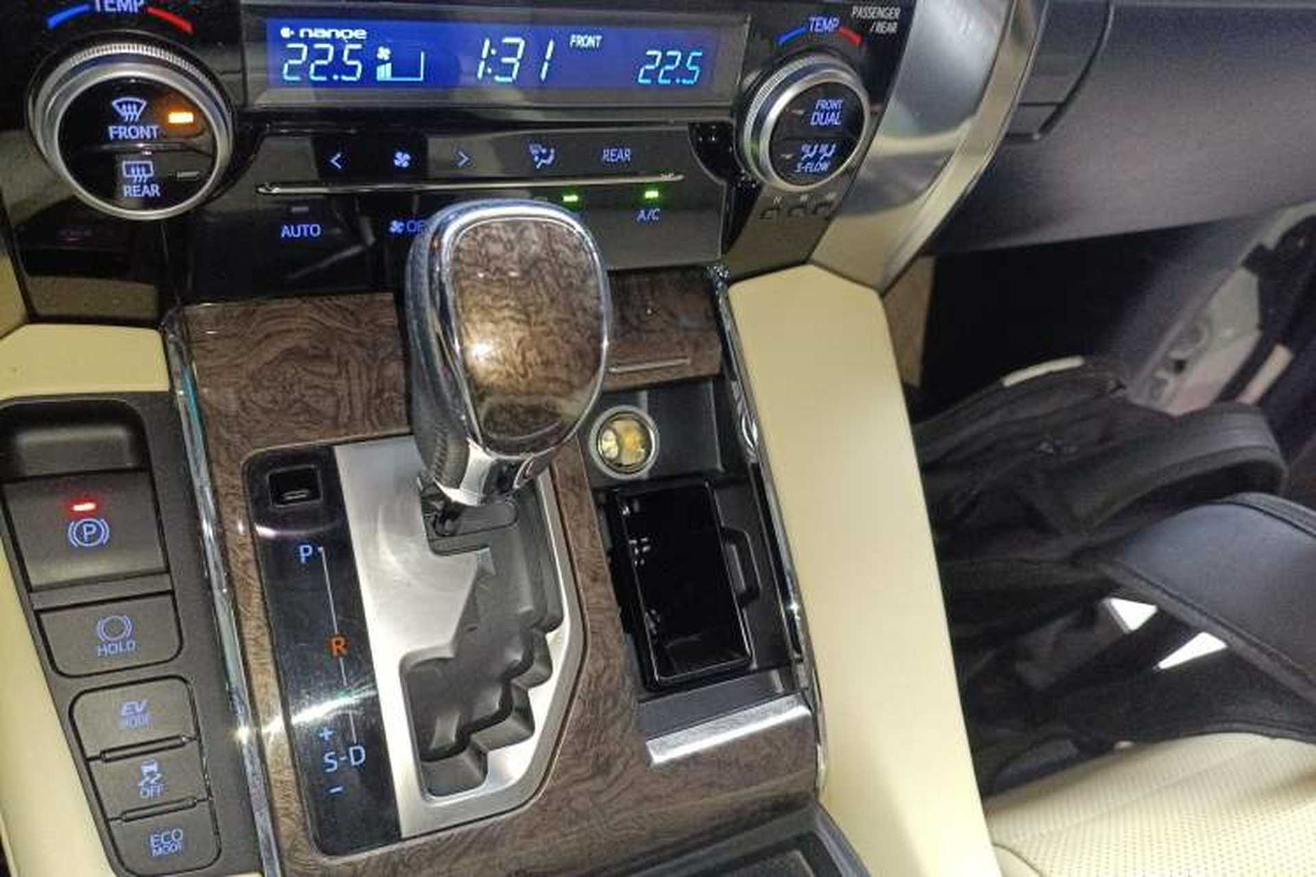 Used Toyota Vellfire 2021 Crown Dual-Engine 2.5L HV Supreme Edition Gear Lever