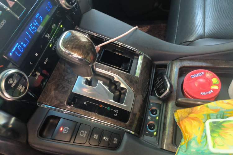 Used Toyota Vellfire 2021 Crown Dual-Engine 2.5L HV Luxury Edition Gear Lever
