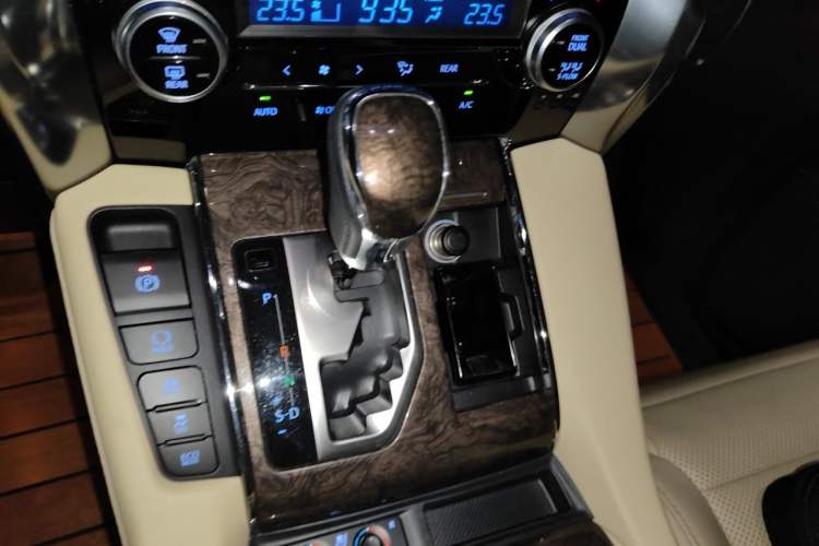 Used Toyota Vellfire 2021 Crown Dual-Engine 2.5L HV Prestige Edition Gear Lever
