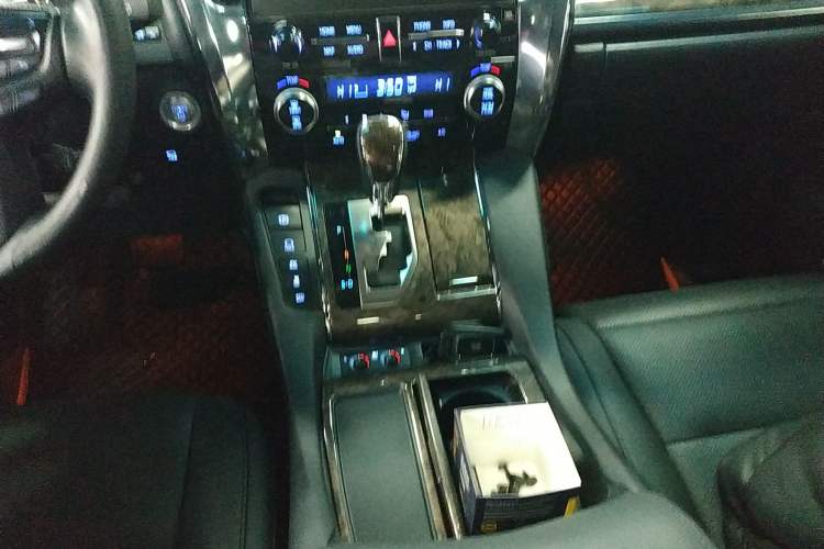 Used Toyota Vellfire 2021 Crown Dual-Engine 2.5L HV Supreme Edition Gear Lever