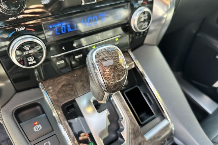 Used Toyota Vellfire 2021 Crown Dual-Engine 2.5L HV Prestige Edition Gear Lever