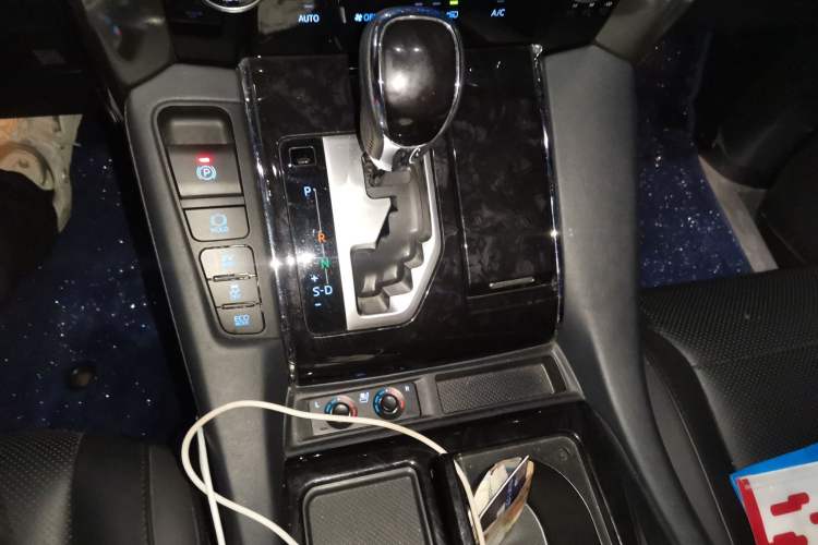 Used Toyota Vellfire 2021 Crown Dual-Engine 2.5L HV Luxury Edition Gear Lever