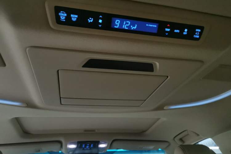 Used Toyota Vellfire 2021 Crown Dual-Engine 2.5L HV Supreme Edition Headliner