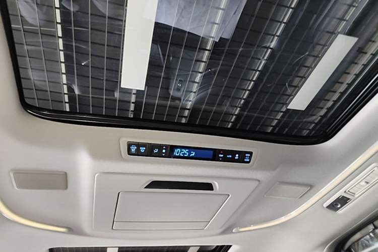 Used Toyota Vellfire 2021 Crown Dual-Engine 2.5L HV Luxury Edition Headliner