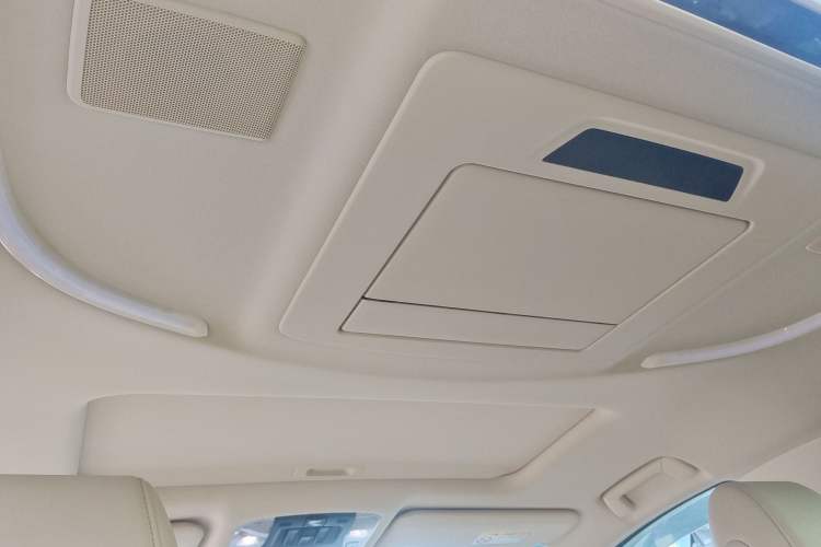 Used Toyota Vellfire 2021 Crown Dual-Engine 2.5L HV Supreme Edition Headliner