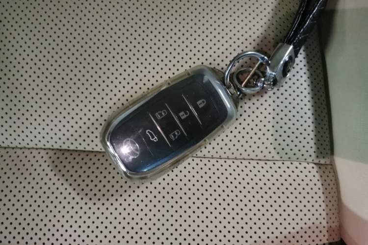 Used Toyota Vellfire 2021 Crown Dual-Engine 2.5L HV Supreme Edition Interior 1