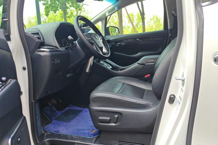 Used Toyota Vellfire 2021 Crown Dual-Engine 2.5L HV Luxury Edition Interior 1