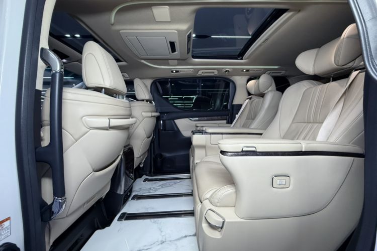 Used Toyota Vellfire 2021 Crown Dual-Engine 2.5L HV Prestige Edition Interior 1