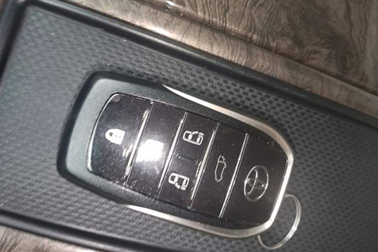 Used Toyota Vellfire 2021 Crown Dual-Engine 2.5L HV Supreme Edition Interior 1