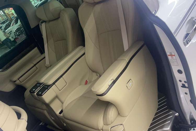 Used Toyota Vellfire 2021 Crown Dual-Engine 2.5L HV Prestige Edition Interior 1
