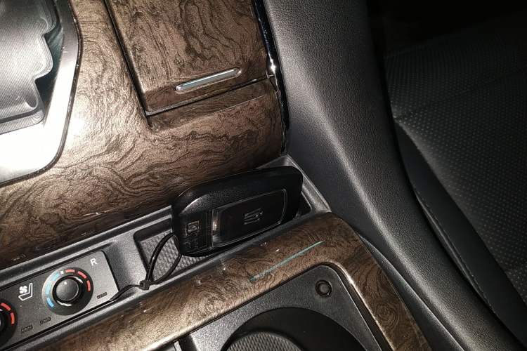 Used Toyota Vellfire 2021 Crown Dual-Engine 2.5L HV Supreme Edition Interior 1