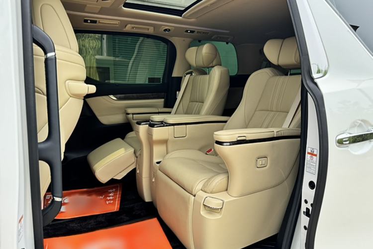 Used Toyota Vellfire 2021 Crown Dual-Engine 2.5L HV Supreme Edition Interior 2