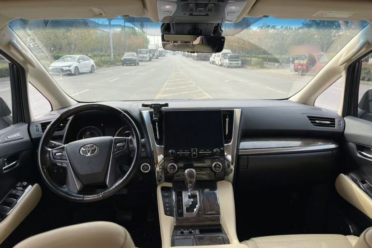 Used Toyota Vellfire 2021 Crown Dual-Engine 2.5L HV Supreme Edition Interior 2