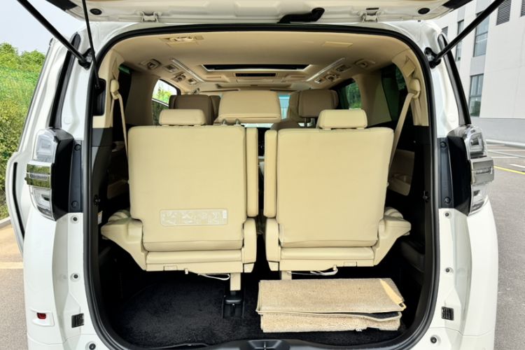 Used Toyota Vellfire 2021 Crown Dual-Engine 2.5L HV Supreme Edition Interior 3