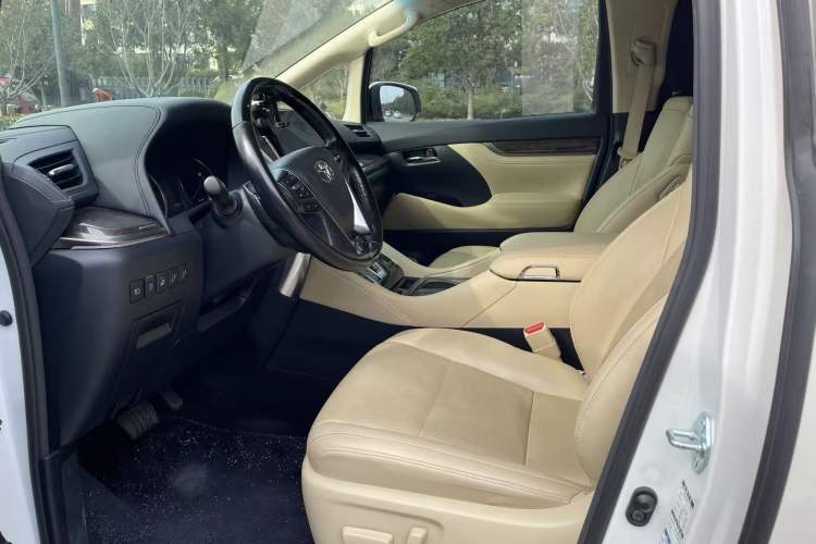 Used Toyota Vellfire 2021 Crown Dual-Engine 2.5L HV Supreme Edition Interior 3